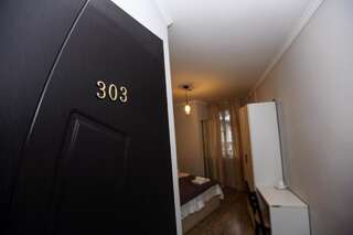 Гостевой дом Hotel 36 by SAME Тбилиси Стандартный двухместный номер с 1 кроватью или 2 отдельными кроватями-9
